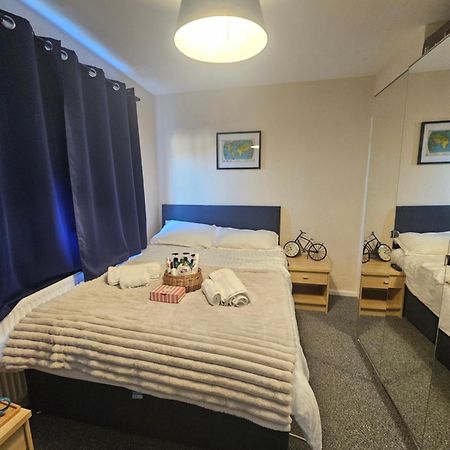 Double Bedroom Located Close To Manchester Airport Wythenshawe Esterno foto
