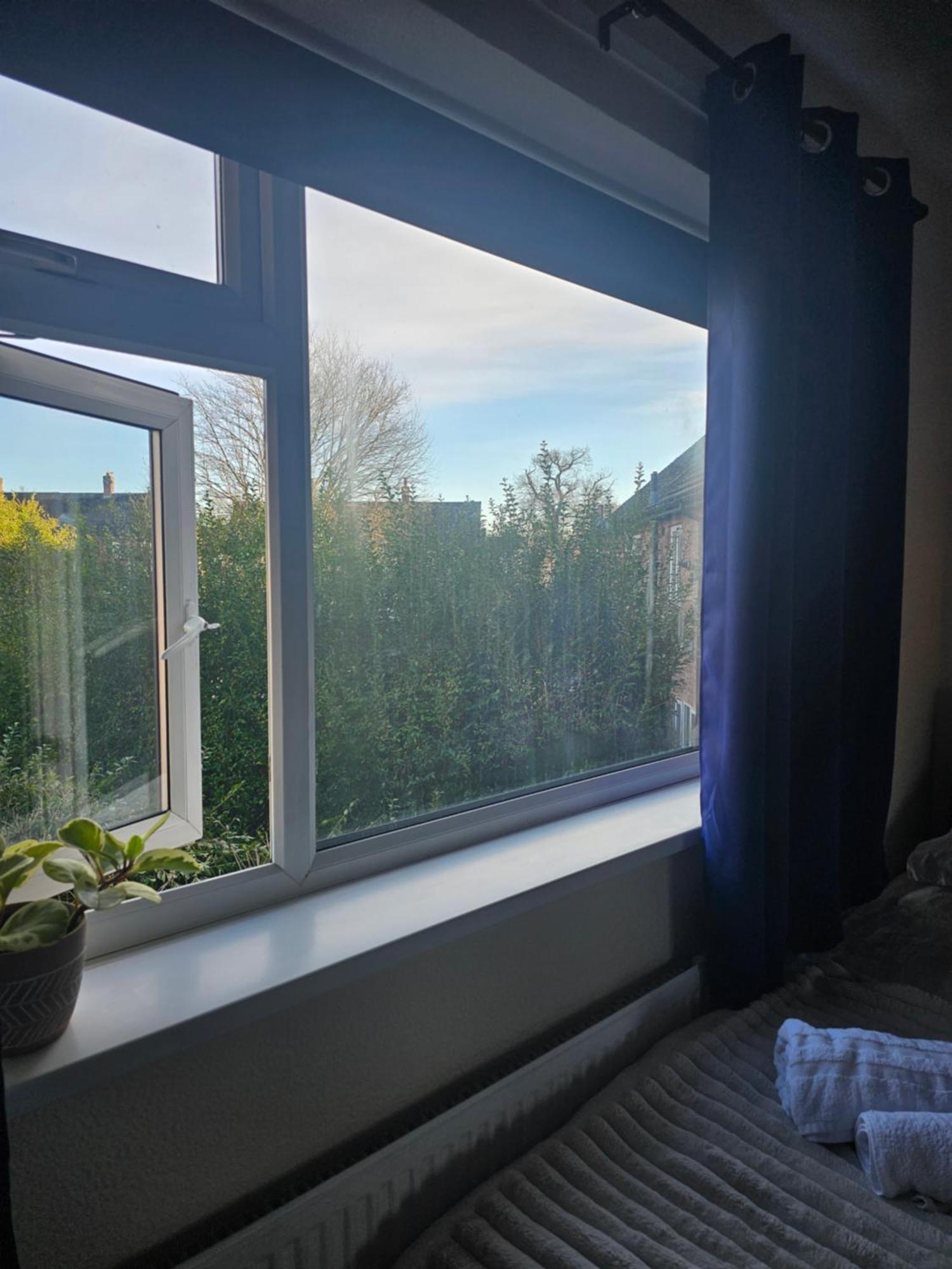 Double Bedroom Located Close To Manchester Airport Wythenshawe Esterno foto