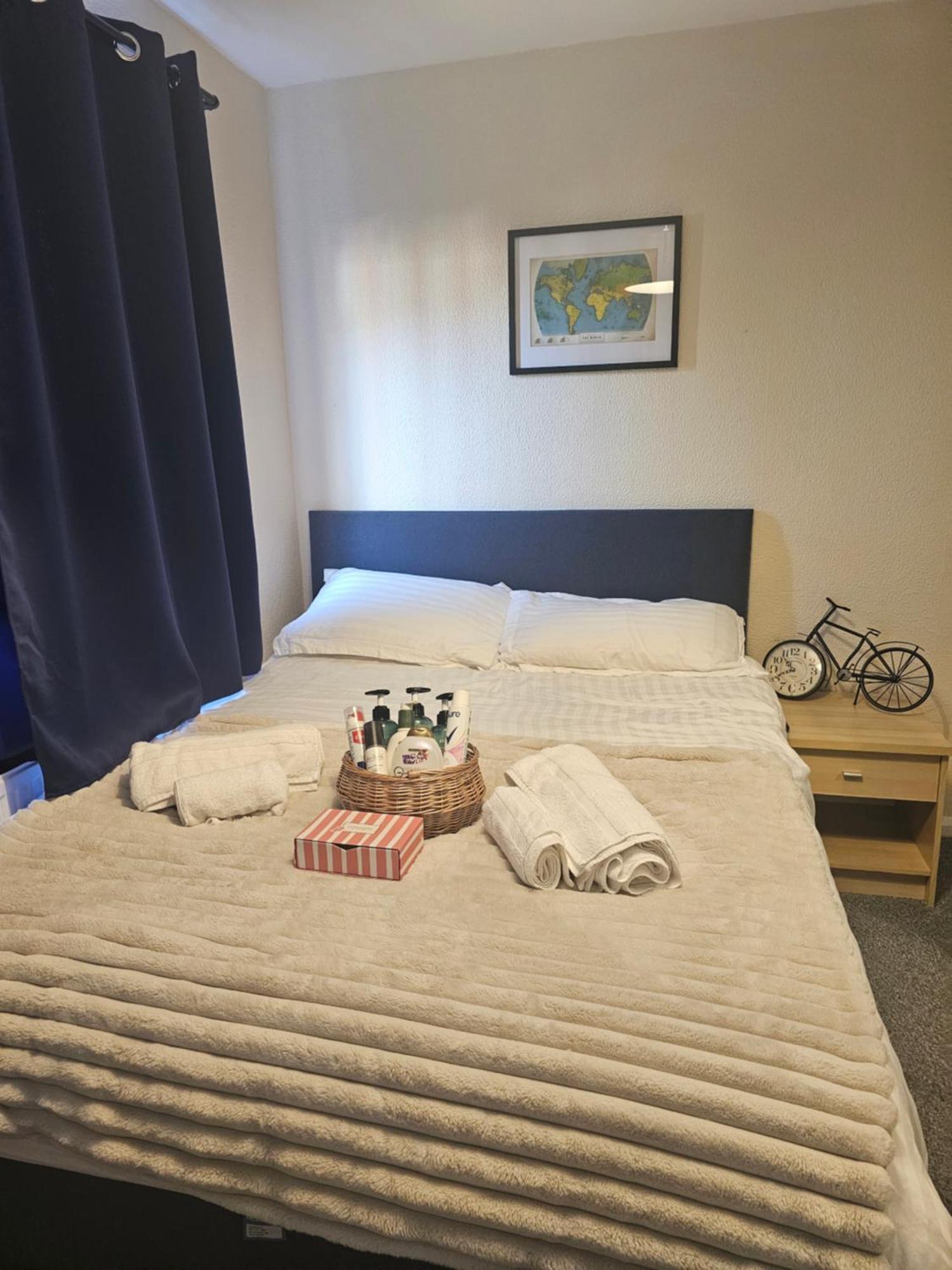 Double Bedroom Located Close To Manchester Airport Wythenshawe Esterno foto