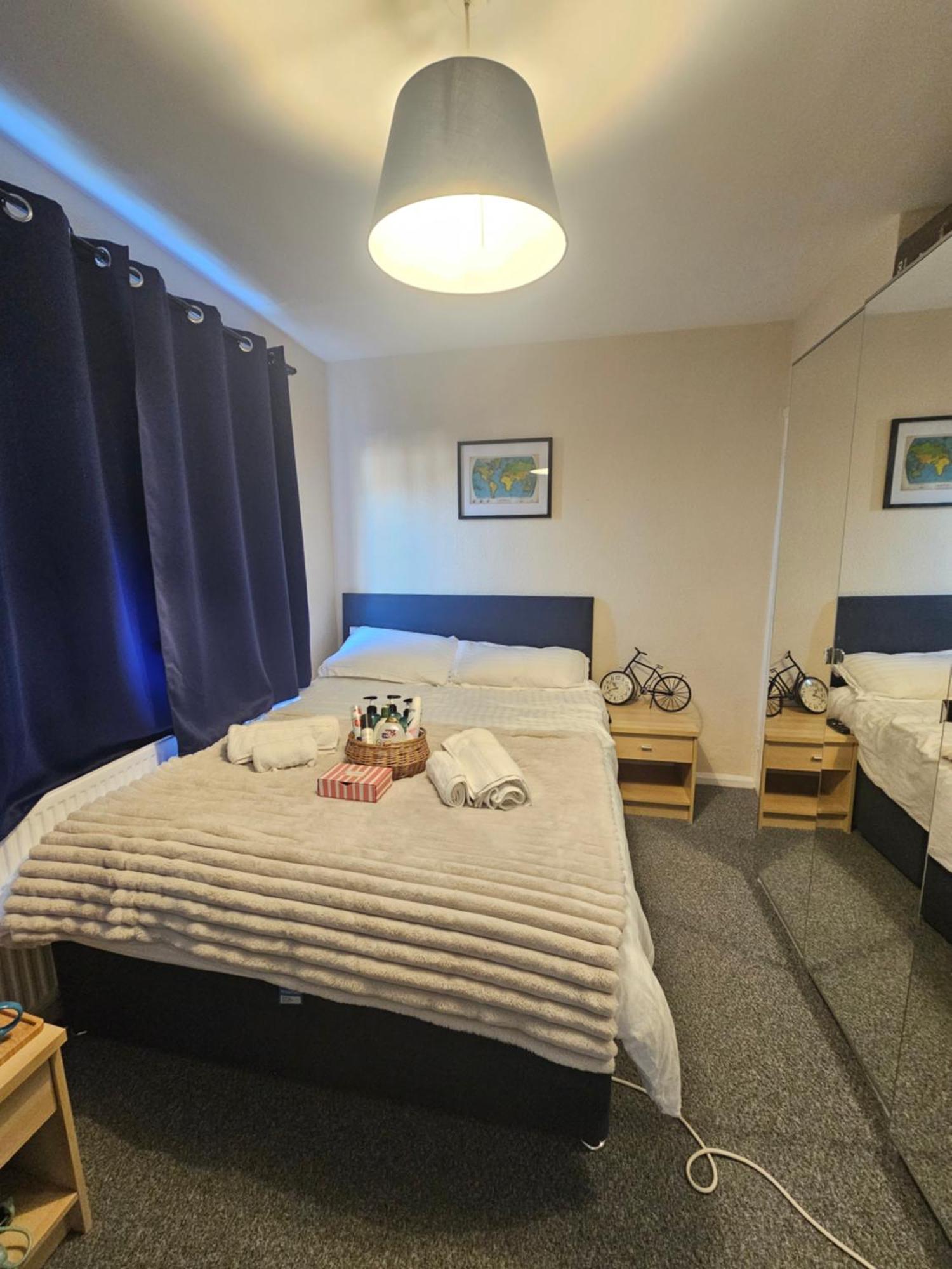 Double Bedroom Located Close To Manchester Airport Wythenshawe Esterno foto